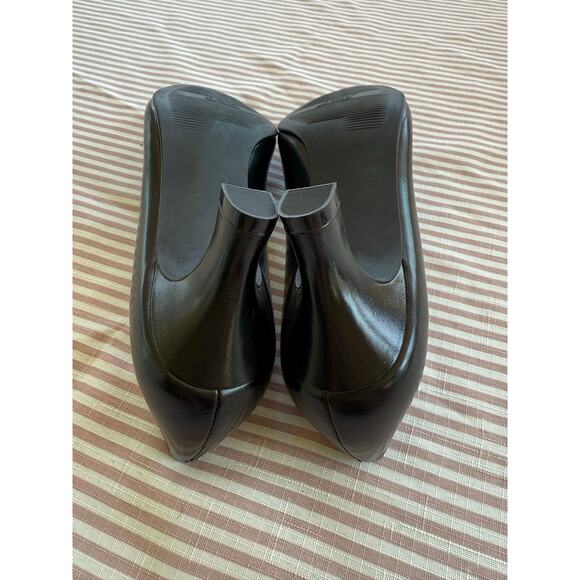 Women's So Soft 925 Olivia Black Slip on Pumps Low Heel Comfort size 7.5 - Picture 6 of 6